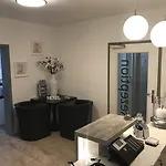 特朗布里克酒店 3*