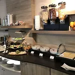 特朗布里克酒店 3*